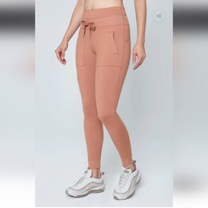 Mondetta Maldives Legging Joggers in Mocha Mousse | size M
